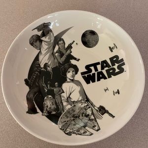 Collectible Star Wars dinner plate. New/microwave safe.